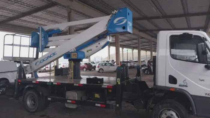 MB ACCELO 1016 4X2 9.600KG 156CV