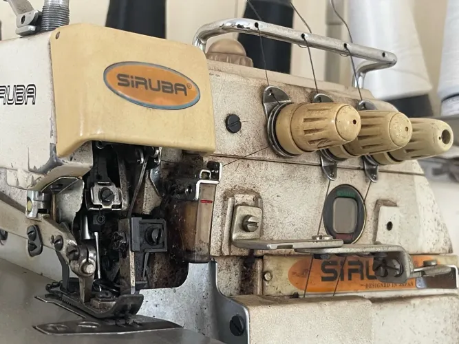 Máquina overloque industrial, muito boa 