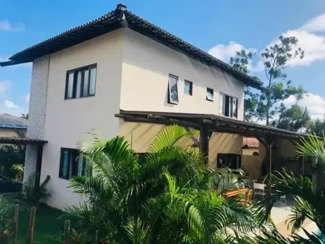 Sobrado para venda tem 220 metros quadrados com 1 quarto