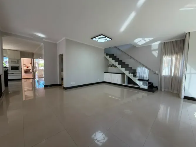, Casa Escriturada no Jockey Club | 4 Quartos + Casa de Apoio }