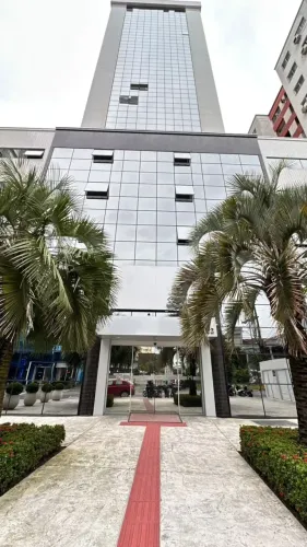 Sala Comercial No Centro de Itajaí/SC