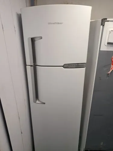 Vendo geladeira semi nova com garantia