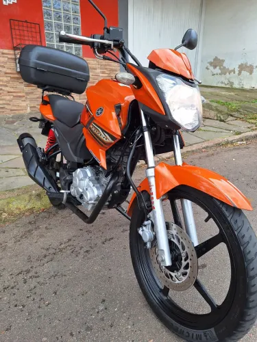 Moto de garagem.