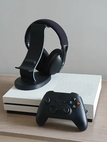 XBOX ONE S 1TB (Muito conservado) (Valor negociável)
