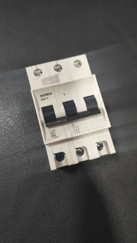 Disjuntor tripolar C20 Siemens 