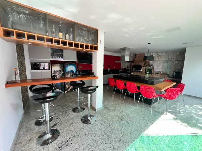 Linda área privativa 180m2, 4vgs ,3q, suite, entrada independente