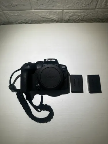 Câmera Canon EOS R10 ( 2 baterias originais )