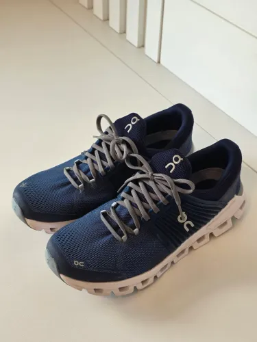 Tenis On CloudSwift 42 Azul