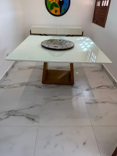 Vendo Mesa de Jantar e Aparador