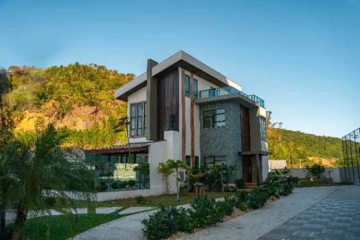 OPORTUNIDADE CASA DE ALTO PADRÃO EM COND. 3suítes, 4vg cobertas piscina priv e muito mais