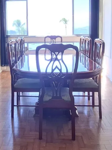 Mesa de jantar com 08 cadeiras 