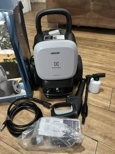 Lavador de alta pressão Electrolux 127V 1500W de potência 1850PSI.