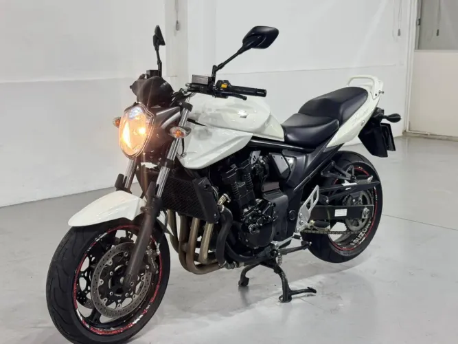 BANDIT N-600/ 650 BRANCA 2015/2016