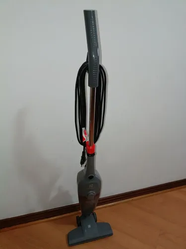Aspirador de pó Eletrolux com refil