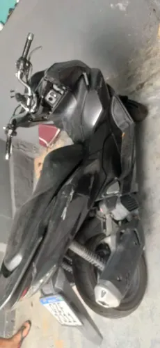 Honda pcx 160 usada com avarias na caranagem