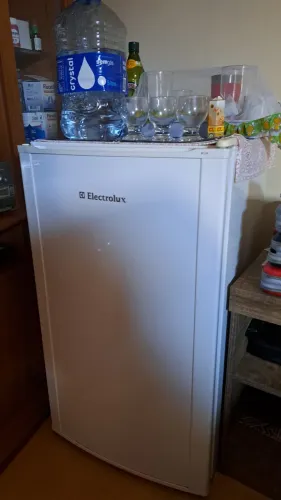 Frigobar ELETROLUx RE120 122L 110V 1 porta branco