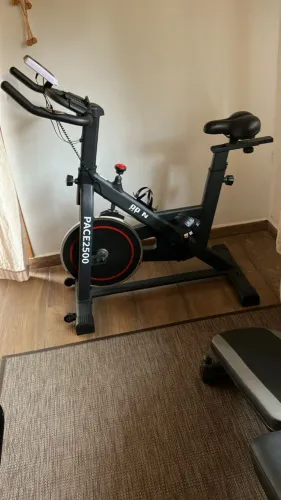 Bicicleta Ergométrica Para Spinning Mecanica Odin Fit Cor Preto e Vermelho