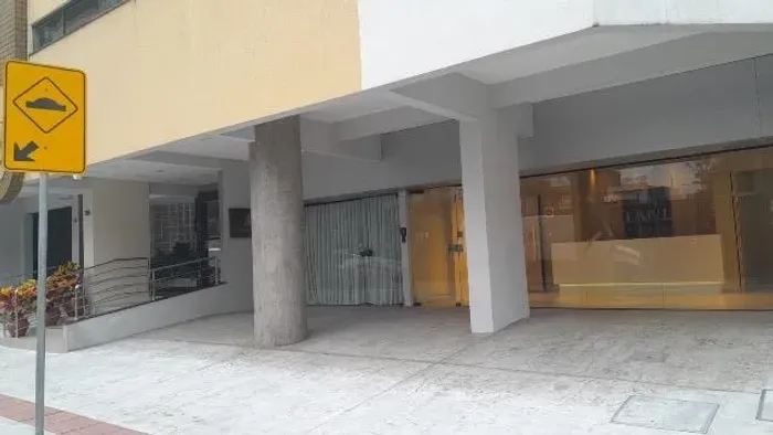 Sala comercial venda ou locação - Clínica - Sala com divisões - Centro de Balneário Cambor