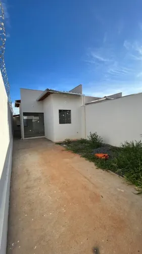 Vende se Casa Bairro Cristais grande independência 2 quartos