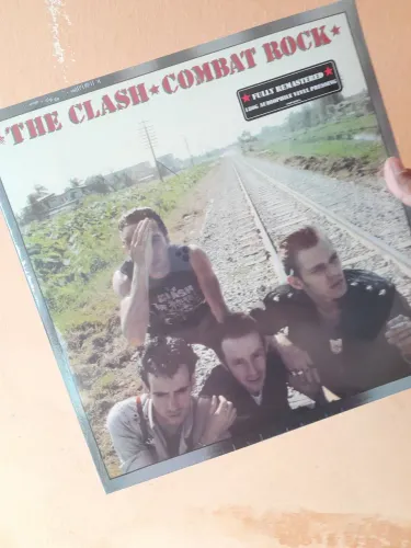 LP The Clash - Combat Rock - Disco de Vinil LACRADO Importado 180g Remaster 