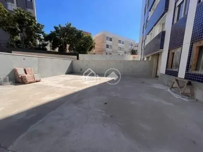Apartamento com 3 Quartos e 2 banheiros à Venda, 80 m² por R$ 600.000