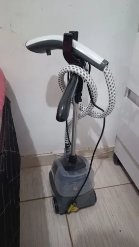 Vendo passadeira de Roupa a vapor semi-nova.