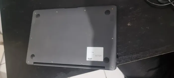 Vende-se notebook para retirada de peças 