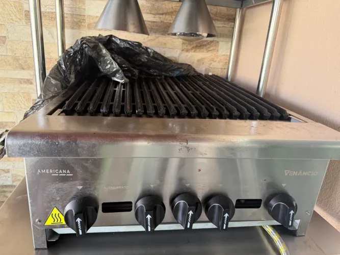 Char broiler profissional