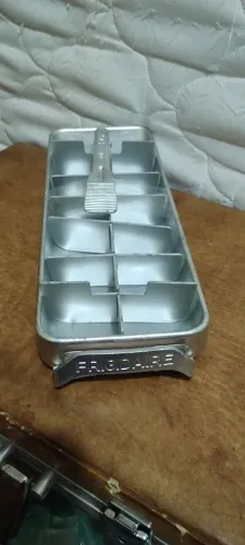 Forma de gelo Frigidaire anos 60
