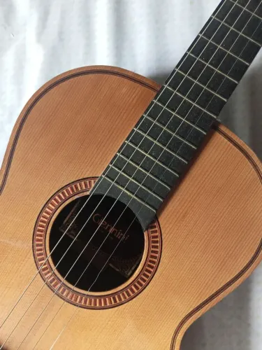 Violão Antigo de Madeira - 6 Cordas - Não Elétrico