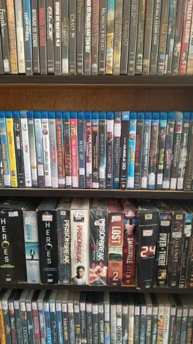 Grande Coleção de Filmes e Séries em DVD e Blu-ray (Venda Unitária ou Lote) mais de 100 Bl