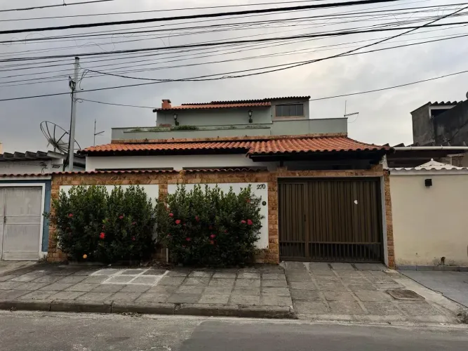 Imóvel para aluguel possui 250 metros quadrados com 4 quartos em Campo Grande - Rio de Jan