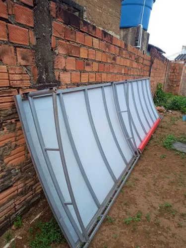 Toldo com lona retrátil 