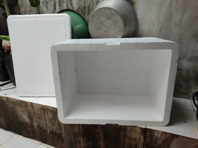 Caixa de isopor 120L