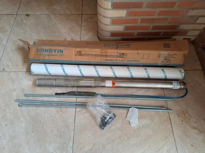 Bomba Submersível Palito Dongyin 0.5HP 220V - Para Poço Artesiano (2.5")