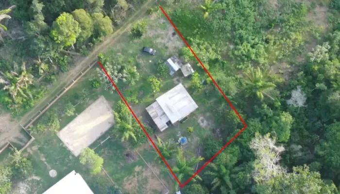 ? Sítio em Paricatuba (25x50) - Pronto para Lazer com Casa, Varanda e Piscina!