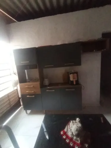 Um armário de cozinha de parede