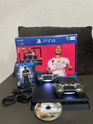 Ps4 Slim 1Tera Completo com caixa, 2controles + jogos!