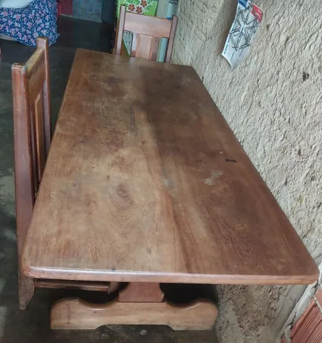 Mesa grande com 4 cadeiras