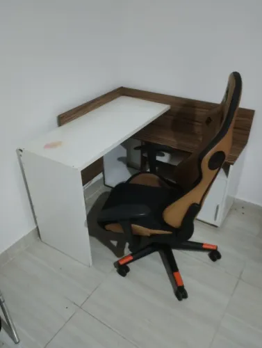 Escrivaninha e cadeira gamer (barato)