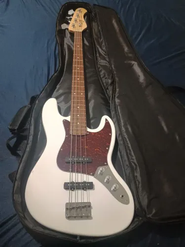 CONTRABAIXO SEVEN J.BASS + AMPLIFICADOR SHELDON 15W