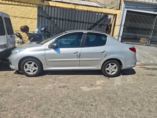 Peugeot 207 Sedan Passion XR 1.4 Flex 8V 4P 2013