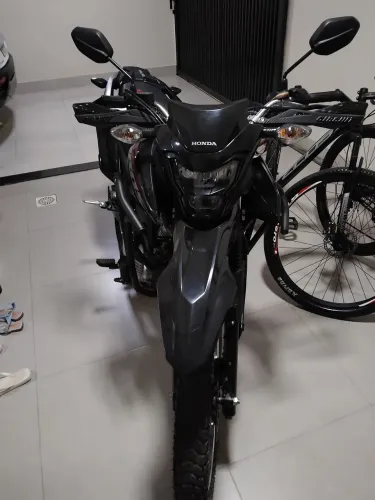 Vendo broz 160 2025 moto pra pessoas exigentes interessados me chama no zap *