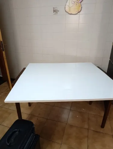 Mesa base em madeira e topo madeira e vidro