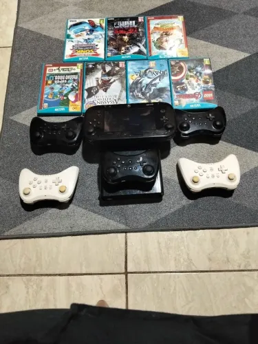 Nintendo Wii U Deluxe + 7 Jogos Físicos (Devil's Third/Bayonetta) + 5 Controles Pro