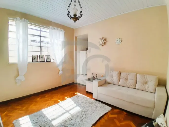 Casa no Bairro São José - 100m², 3 Quartos, 2 Banheiros, Garagem e Mais.