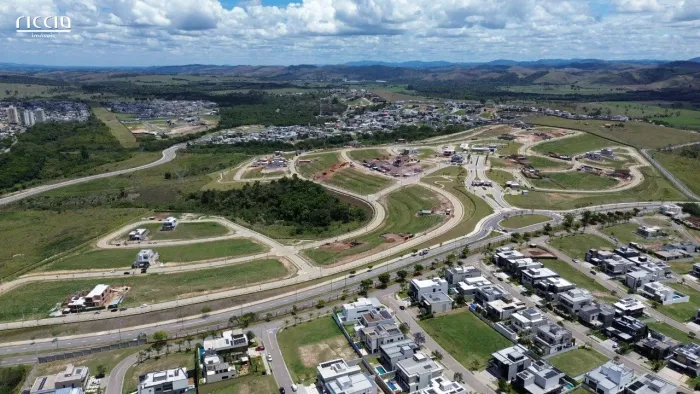 Terreno à venda no Cond. Terras Alpha, Declive 330,00 m² Quadra F1 - Linda Vista de Frente