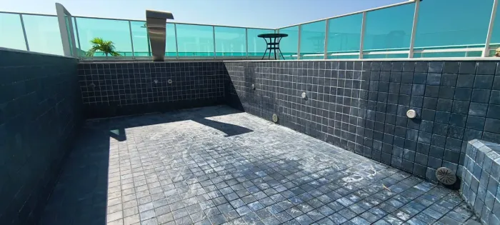 Novo rejunte aplicado na piscina e reforma geral na sua cobertura.