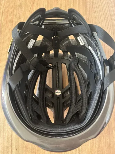 Capacete de Ciclismo Giro Agilis Mips Preto