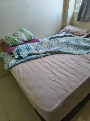 Vendo cama casal padrão